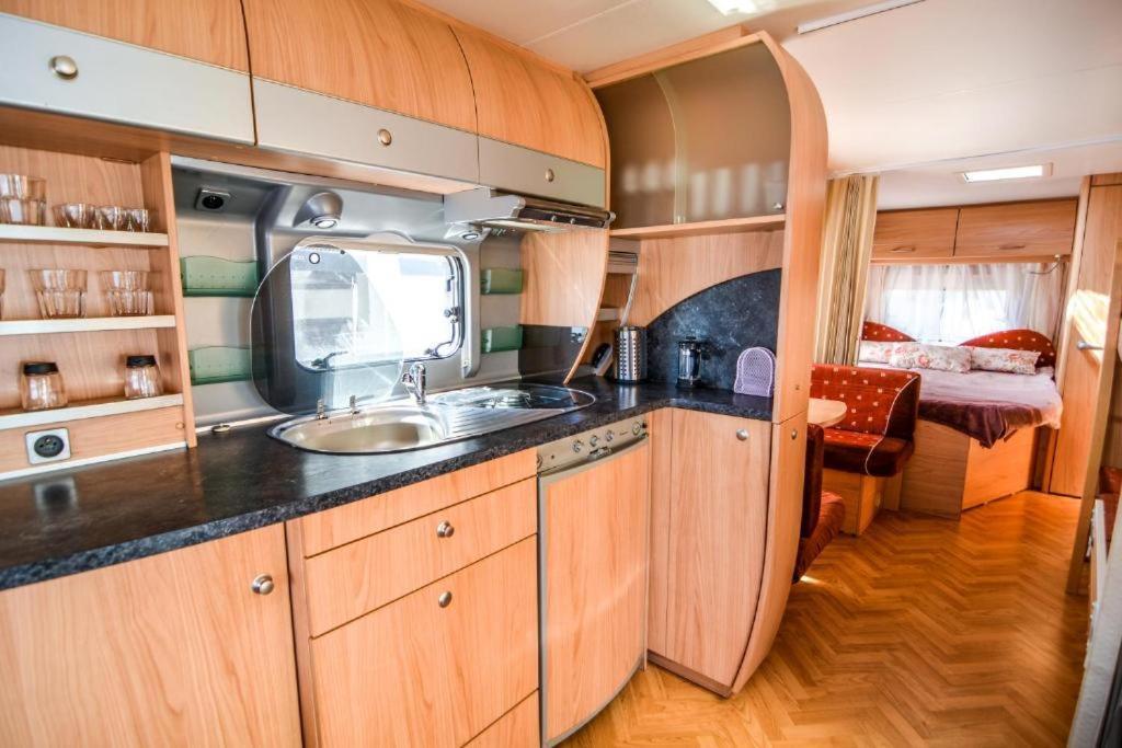 Camping Molo Surf Spot Ястарня Екстериор снимка